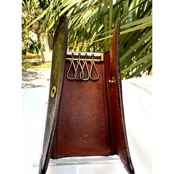 Louis Vuitton Luxury Accessory – Timeless & Authentic - Picture 2 of 5